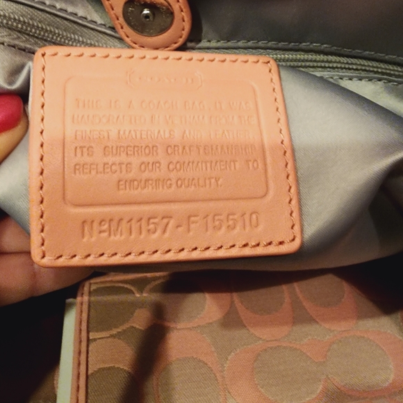 SOLD TO AUNT YV Coach Pink Signiture Ashley Bag + Wallet & checkbook 🔥 - Picture 6 of 10